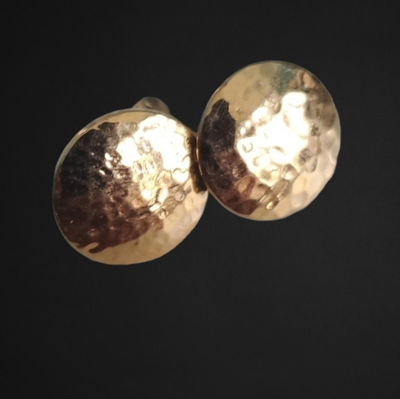 MONET (c) Hammered Clip On Vintage Earrings - Picture 1 of 6